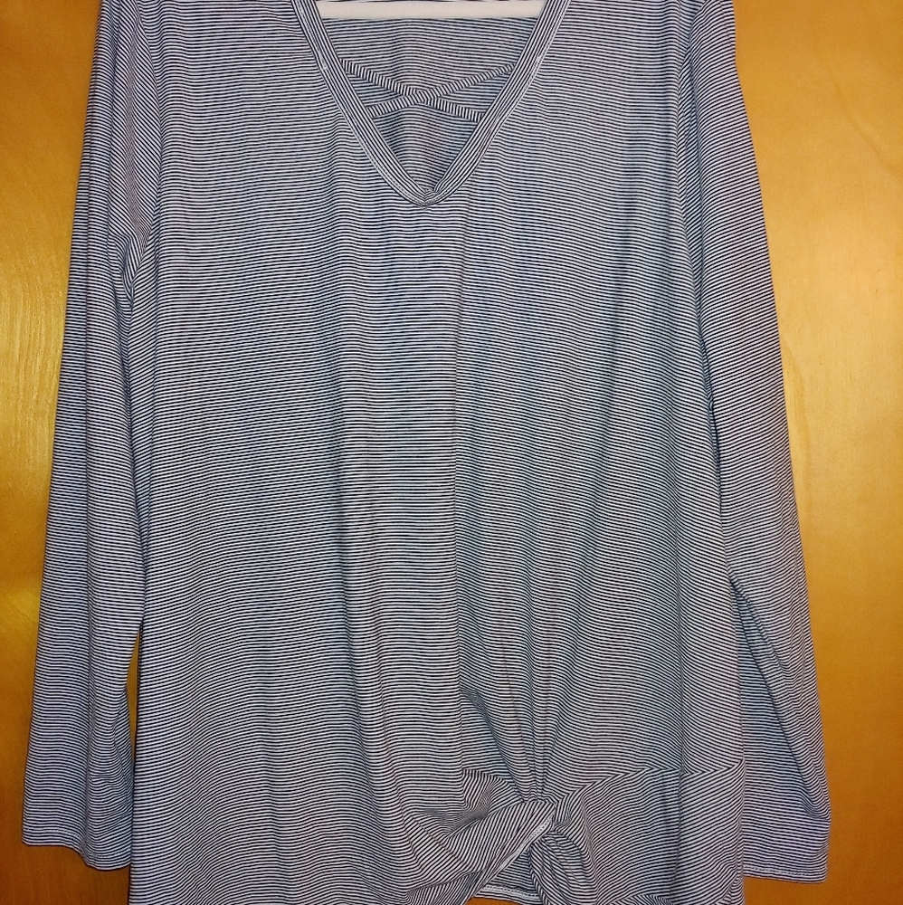 Knot Hem Strappy V-Neck Long Sleeve Tee 2X